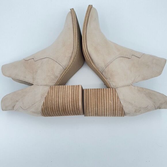 Chaya Pointed Toe Bootie (Women)
STEVE MADDEN size 9 Suede Leather Western Sand - Picture 4 of 8